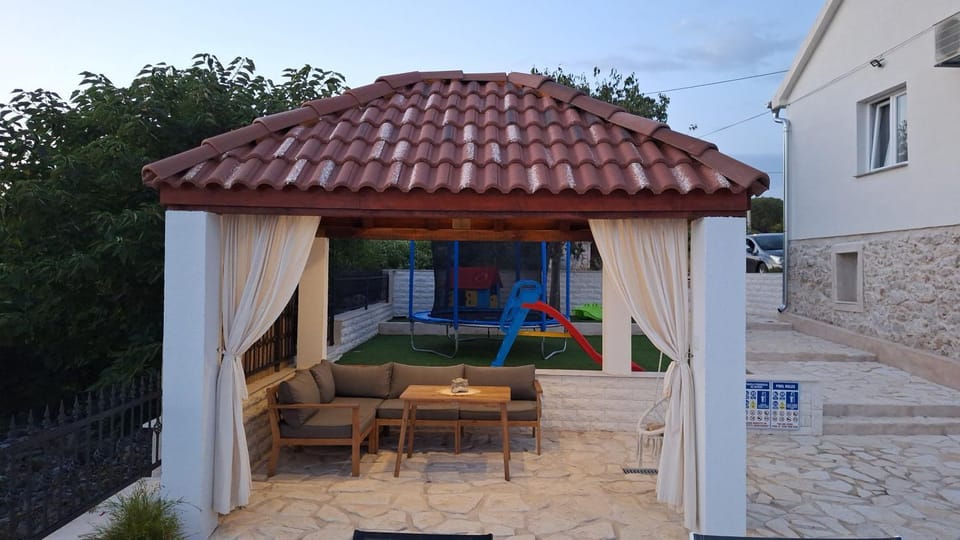 Property building, Patio, Day, Natural landscape, Pool view