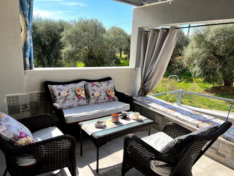 Patio, Garden, View (from property/room), Balcony/Terrace, Seating area, Garden view, Sea view