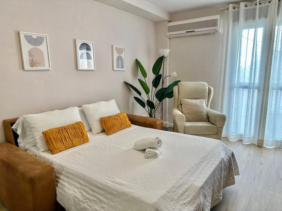 Bed, Living room
