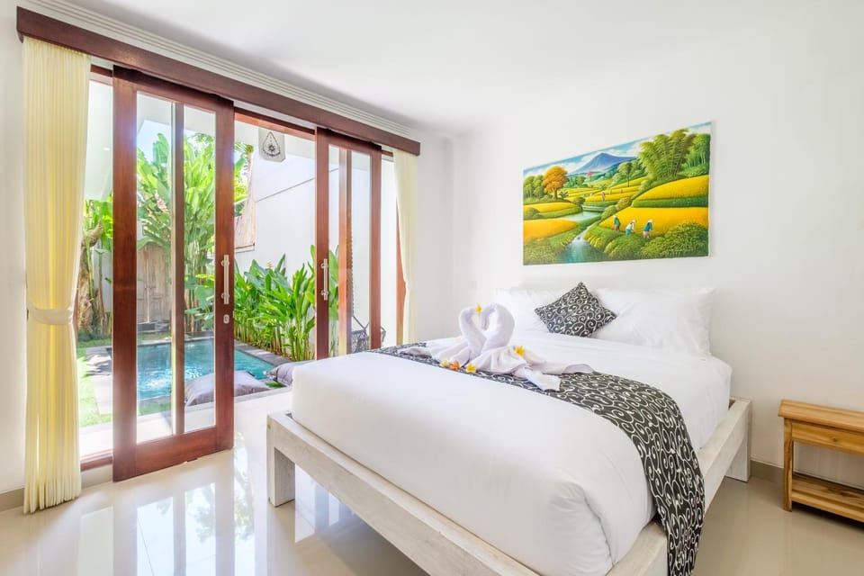 Bed, Photo of the whole room, Bedroom, Pool view, Swimming pool, Family, towels