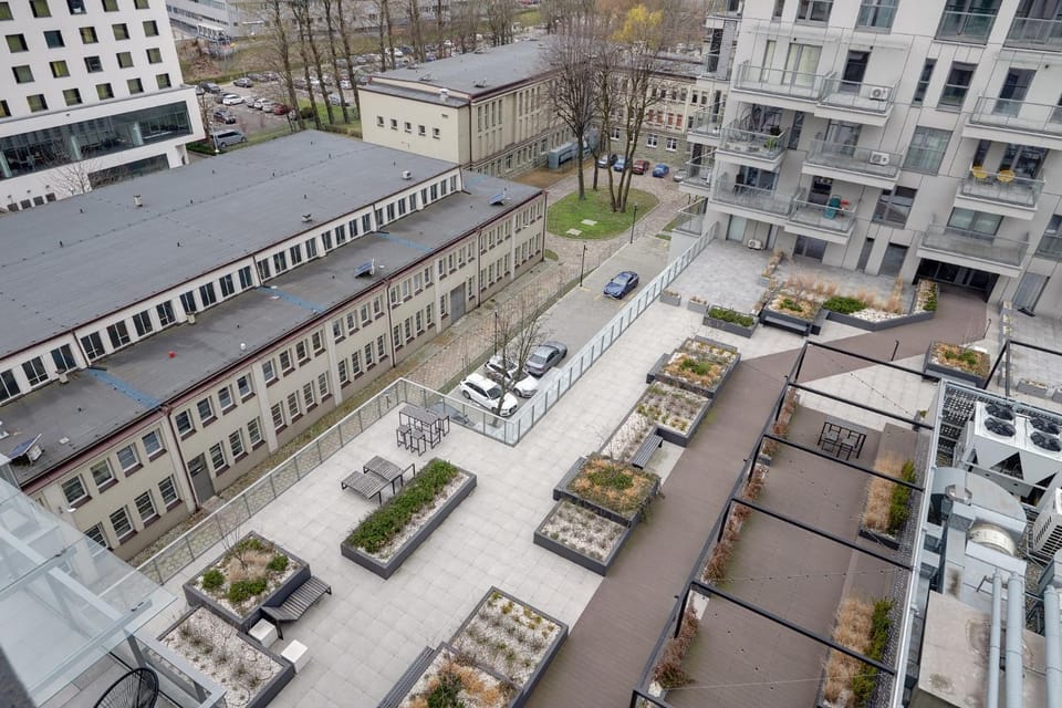 Property building, Day, Neighbourhood, Bird's eye view, City view, Street view, Location, Parking