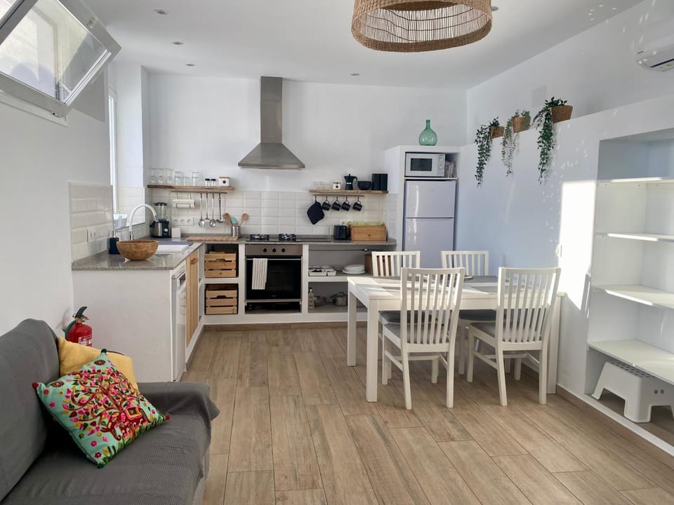 Coffee/tea facilities, Kitchen or kitchenette, dishwasher, minibar, pet friendly, stove, toaster