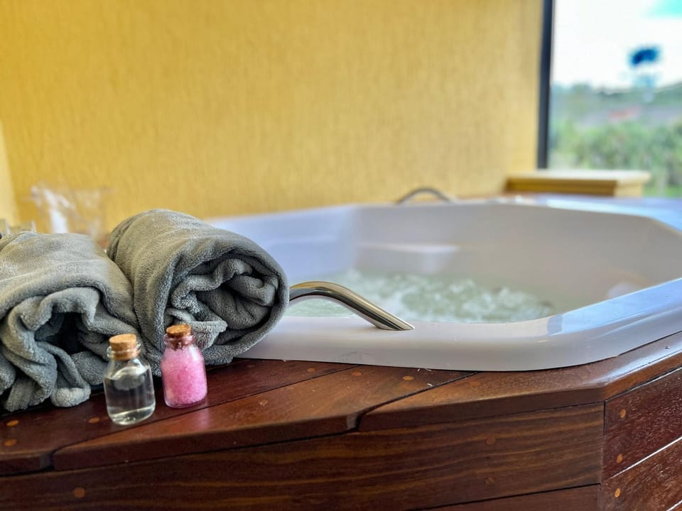Hot Tub, Hot Tub