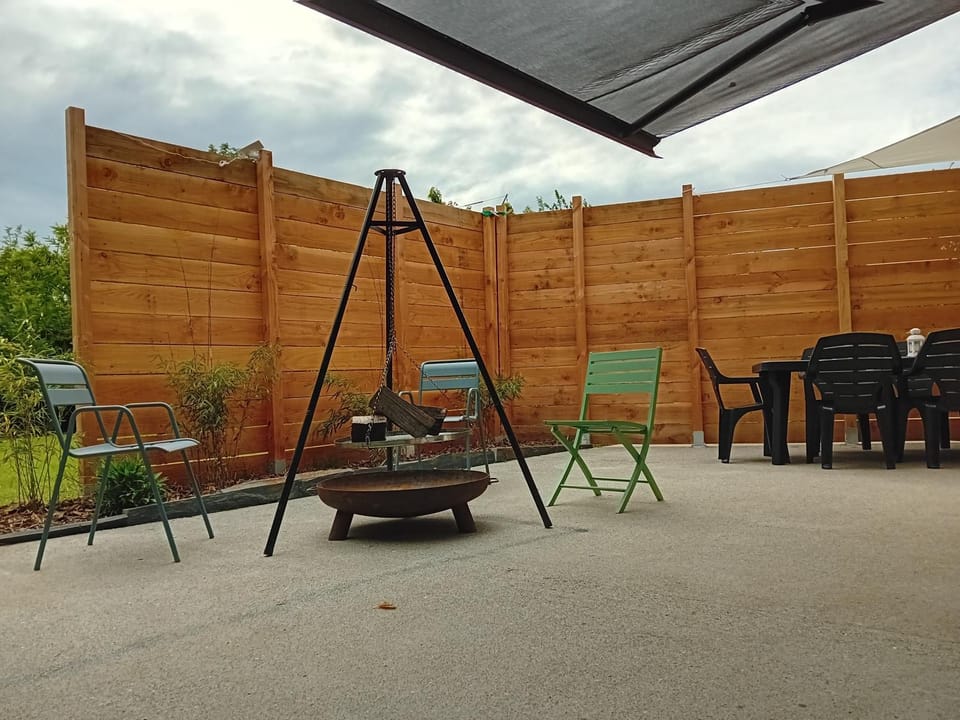 Property building, Patio, Day, BBQ facilities, Garden, Balcony/Terrace