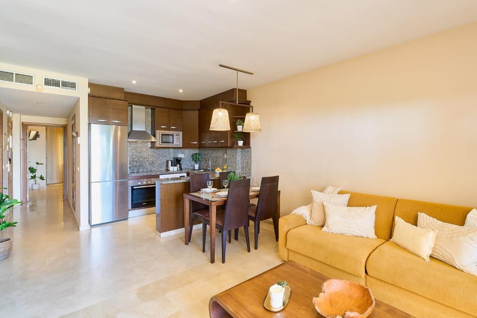 Kitchen or kitchenette, Dining area, dishwasher, oven, pet friendly, toaster