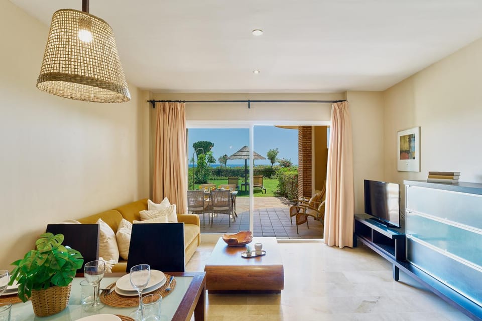 Communal lounge/ TV room, TV and multimedia, Living room, Seating area