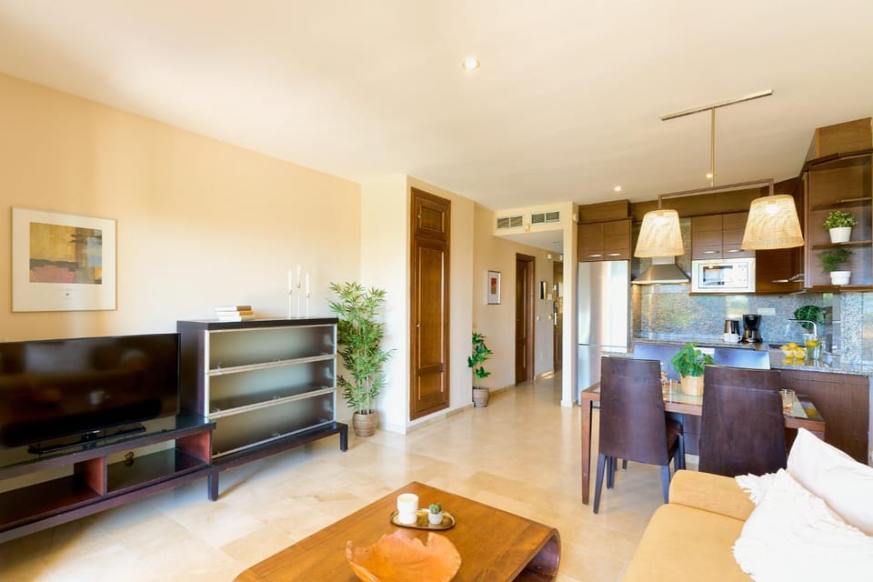 Dining area, oven, pet friendly