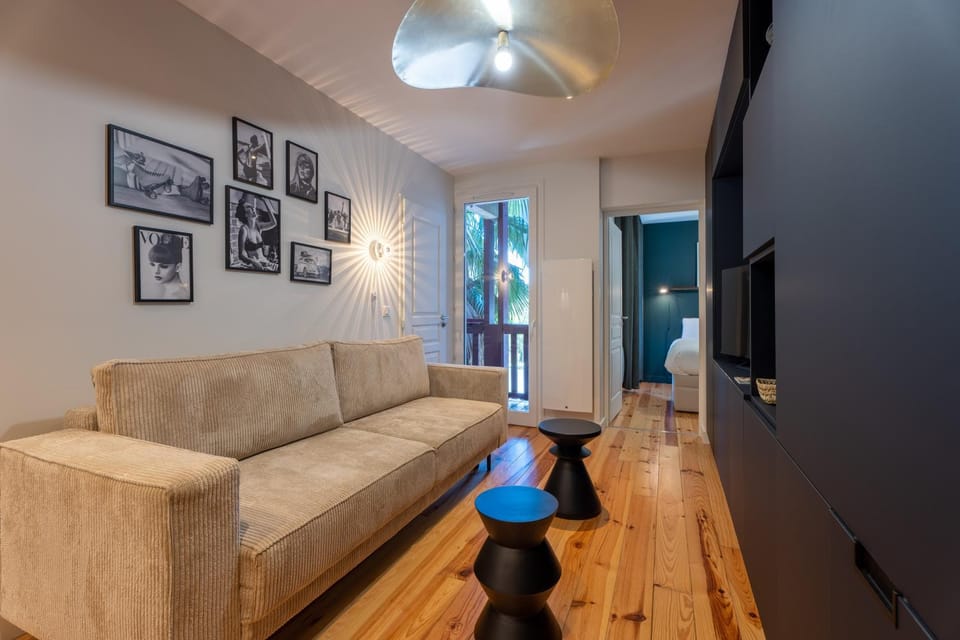 Communal lounge/ TV room, TV and multimedia, Living room, Seating area
