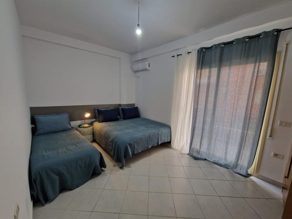 Bedroom, air conditioner