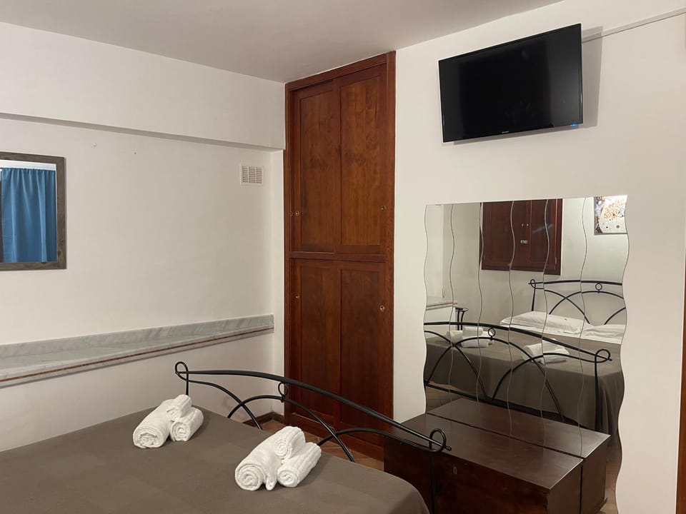 TV and multimedia, Bedroom, wardrobe