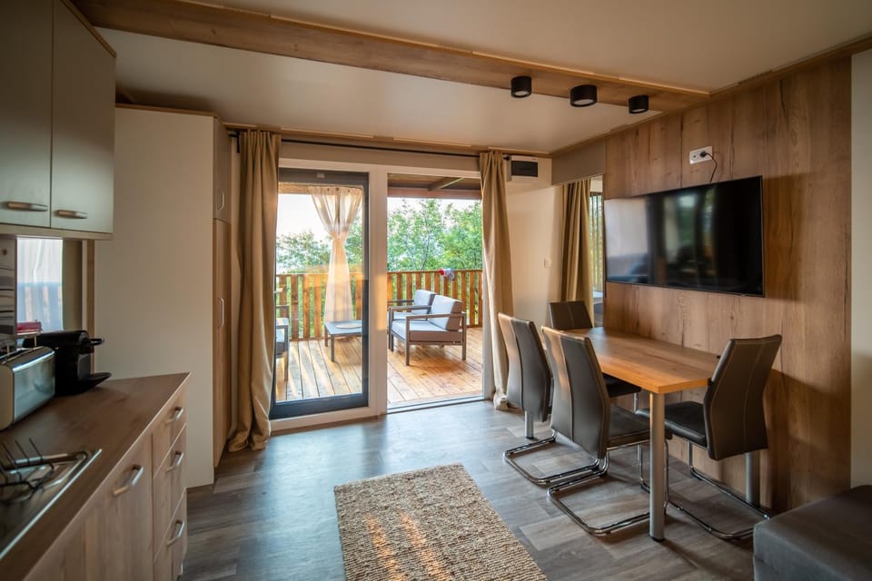Communal lounge/ TV room, TV and multimedia, Living room, Seating area