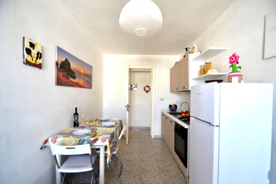 Restaurant/places to eat, Living room, Seating area, Dining area, kitchen