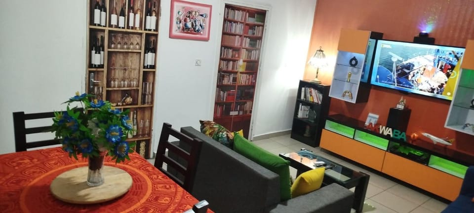 Communal lounge/ TV room, TV and multimedia, Living room, Dining area