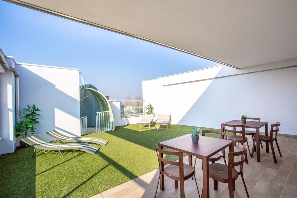 Patio, Garden, sunbed