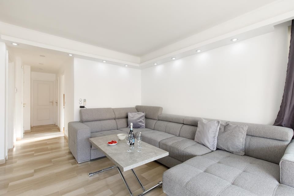 Les Liserons YourHostHelper Apartment in Cannes