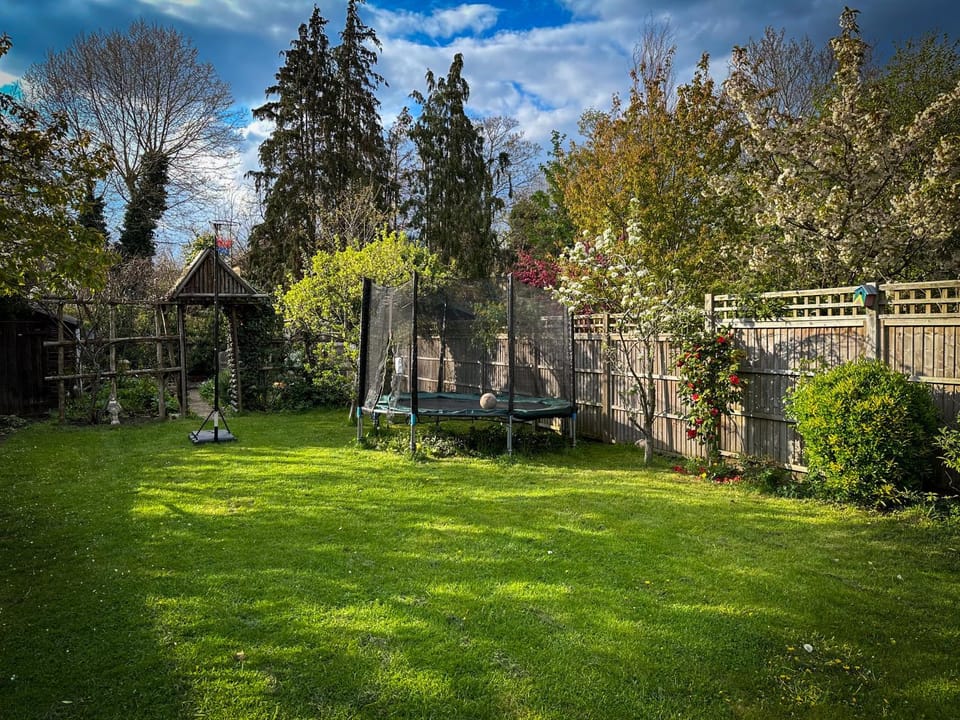 Three bedroom house with large garden a short stroll from Richmond's riverside pubs and restaurants House in Isleworth