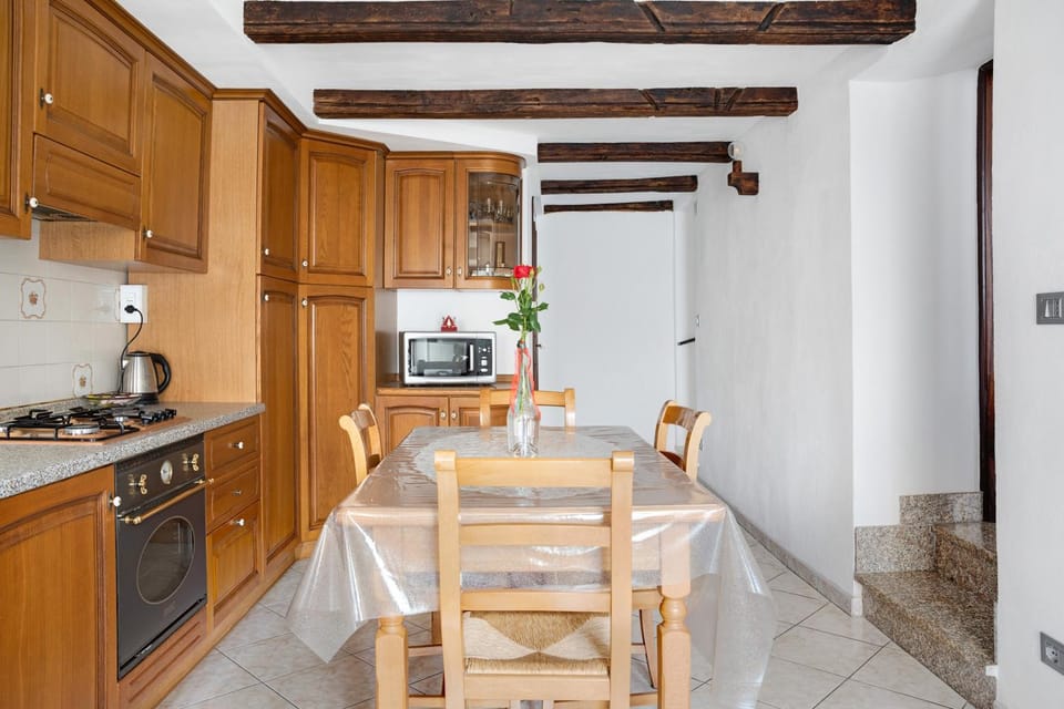 Property building, Kitchen or kitchenette, Living room
