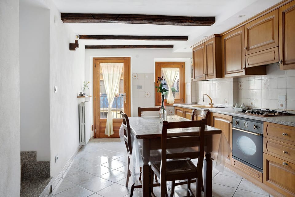 Property building, Kitchen or kitchenette, Living room