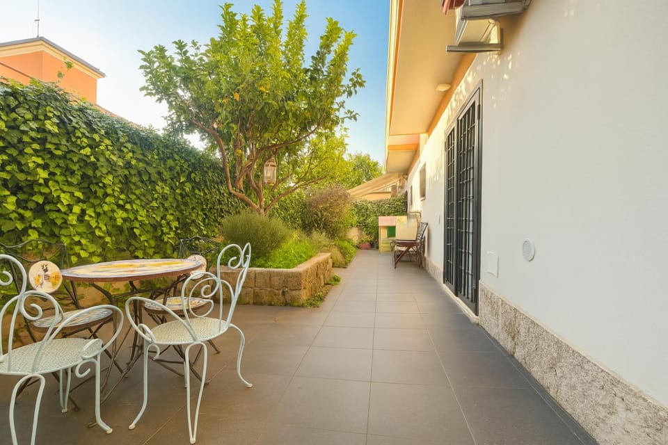 Property building, Spring, Day, Garden, Dining area, Garden view