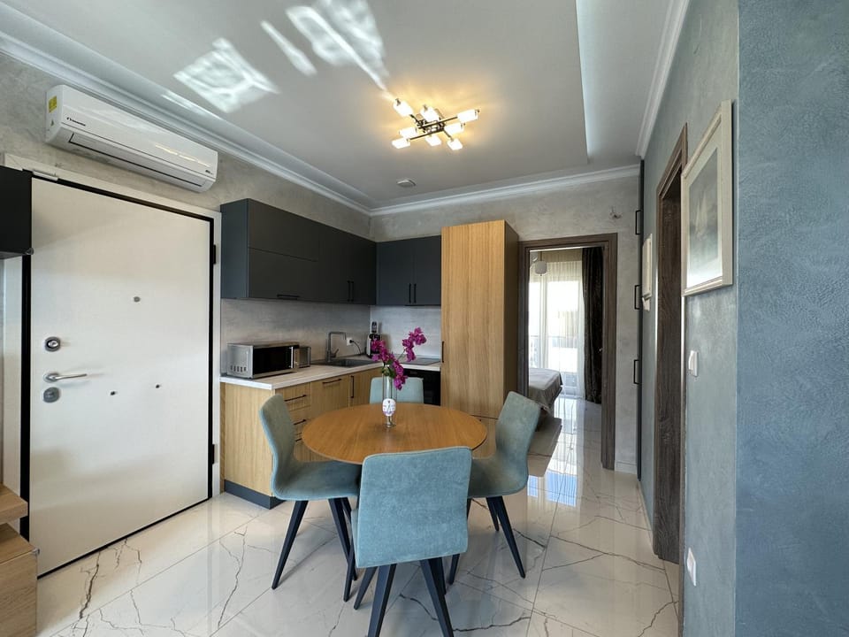 Dining area, kitchen