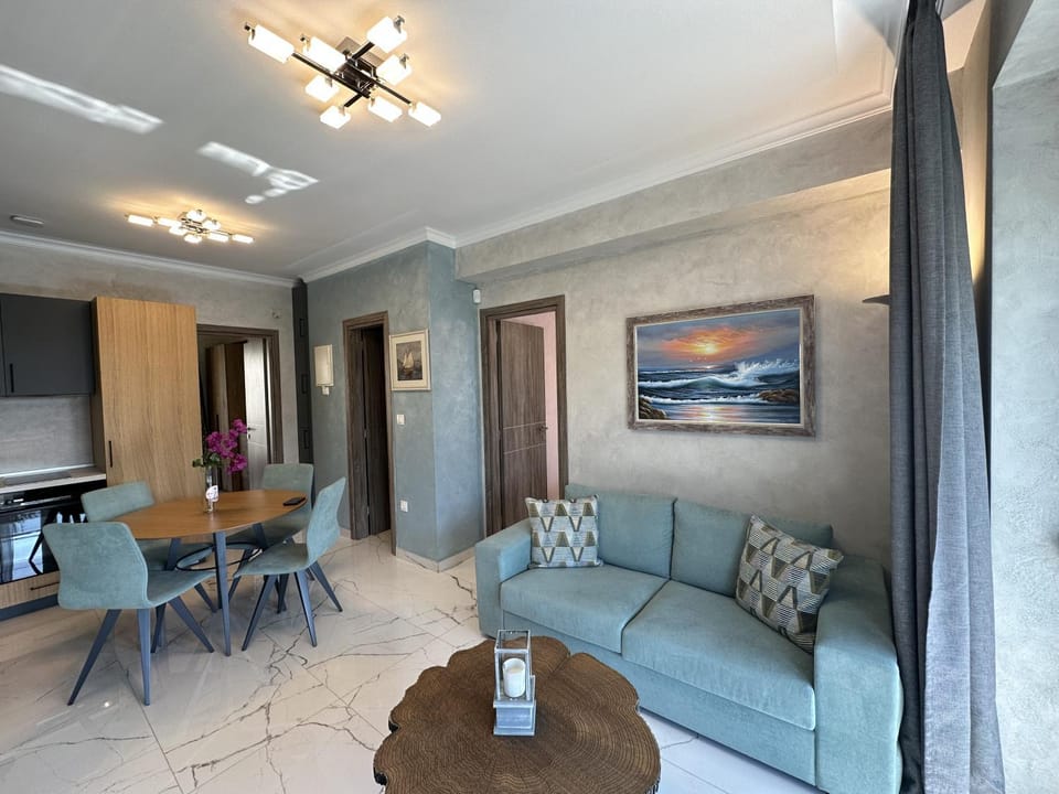 Living room, Seating area, Dining area, kitchen