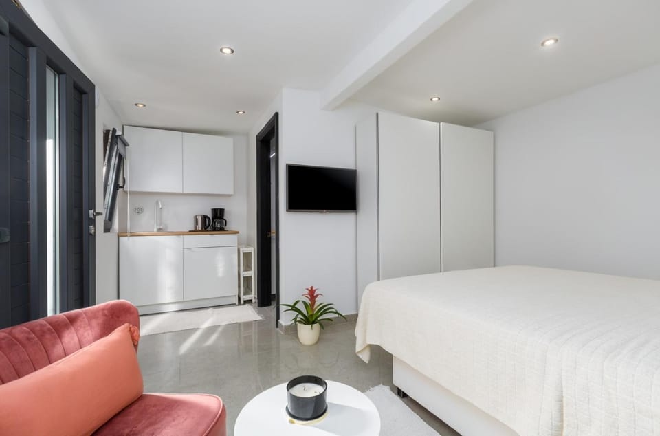 Kitchen or kitchenette, Living room
