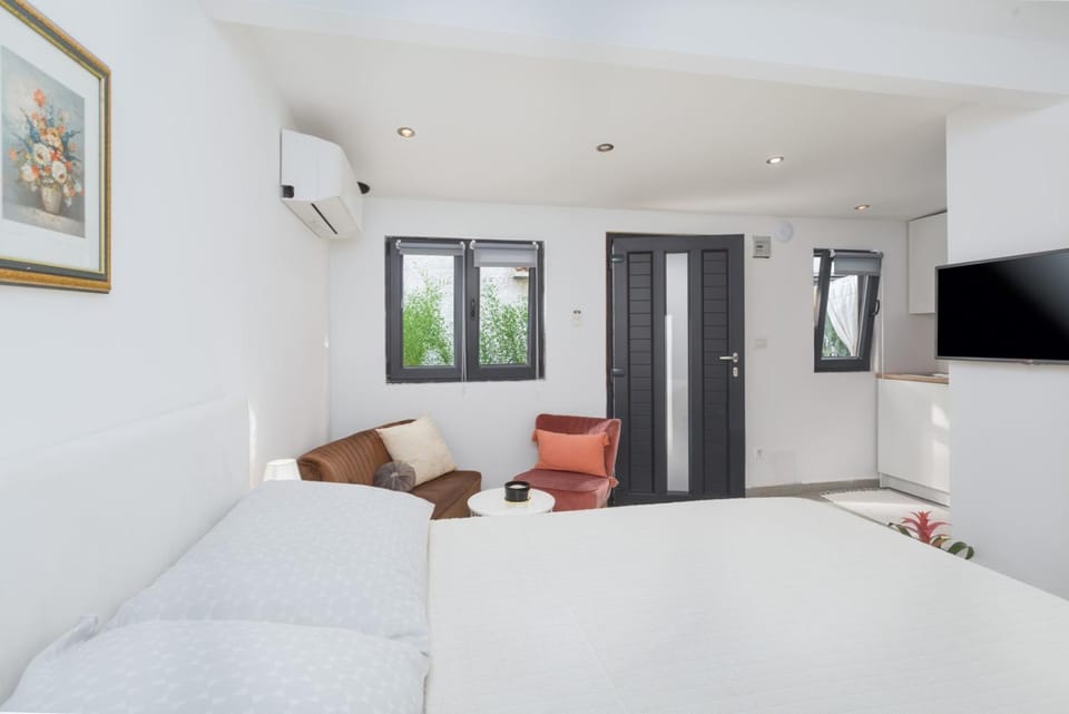 Seating area, Bedroom