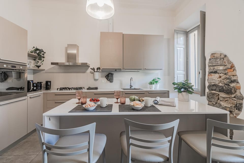 Coffee/tea facilities, Kitchen or kitchenette, Food and drinks, Dining area, minibar, pet friendly, stove, toaster
