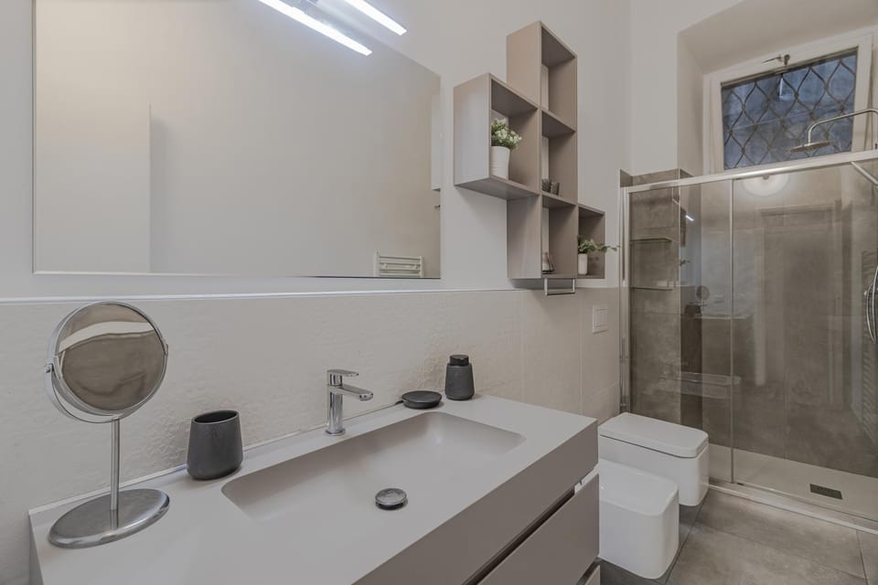 Shower, Toilet, Bathroom, towels