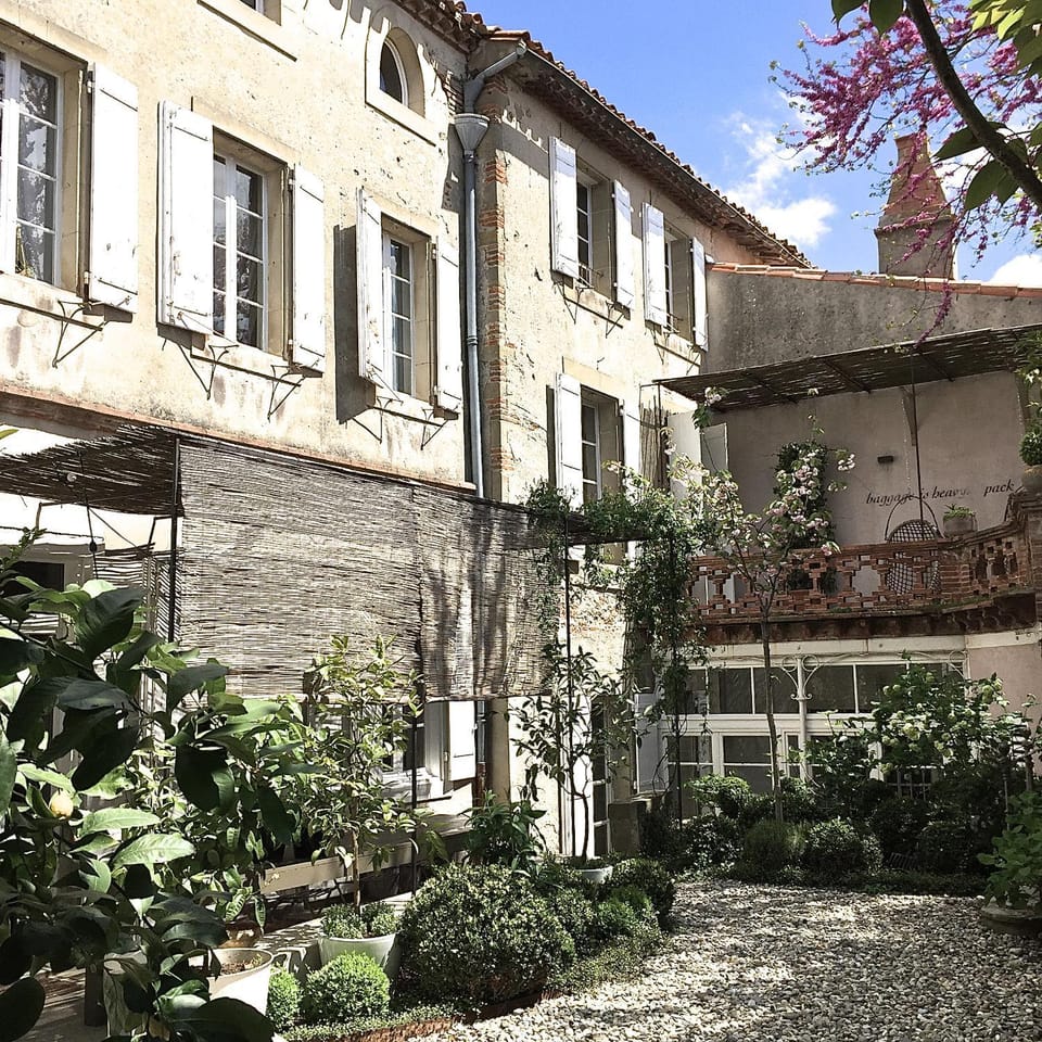 Facade/entrance, Garden, Balcony/Terrace