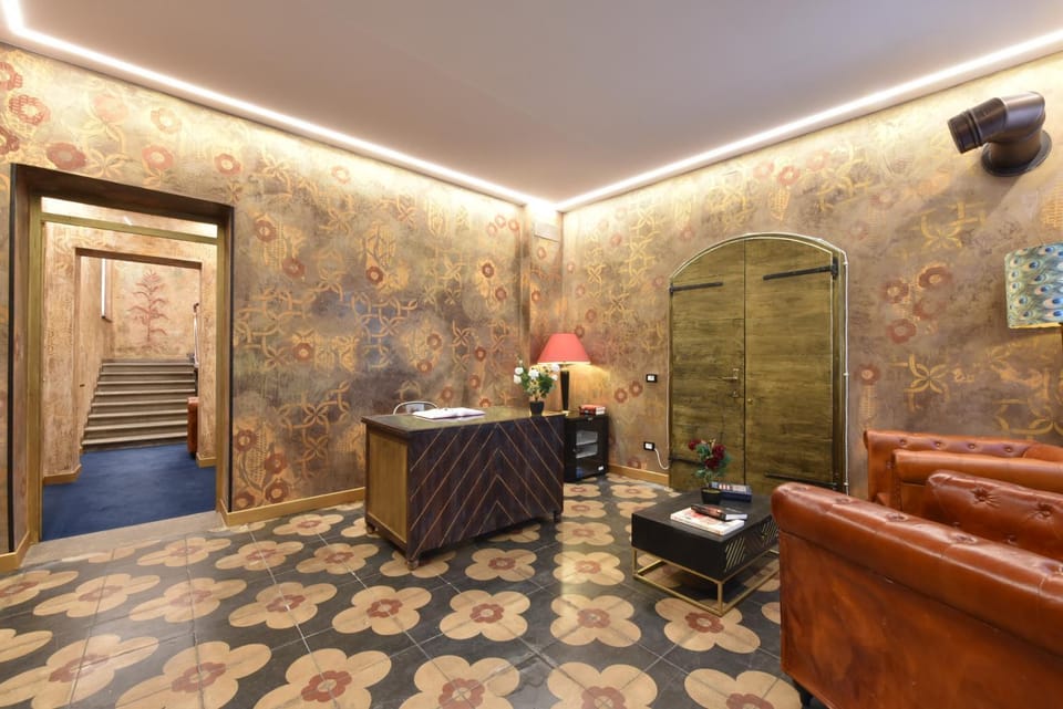 Lobby or reception, Decorative detail, Internal: Not applicable to any particular room