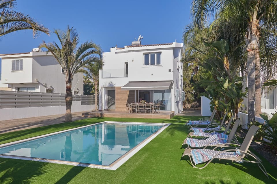 Property building, Seating area, Swimming pool, sunbed