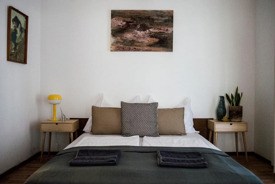 Bed, Day, Summer, Photo of the whole room, Bedroom, towels