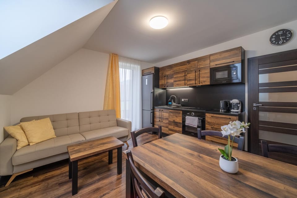 Kitchen or kitchenette, Living room, Seating area, Dining area, minibar, pet friendly, stove
