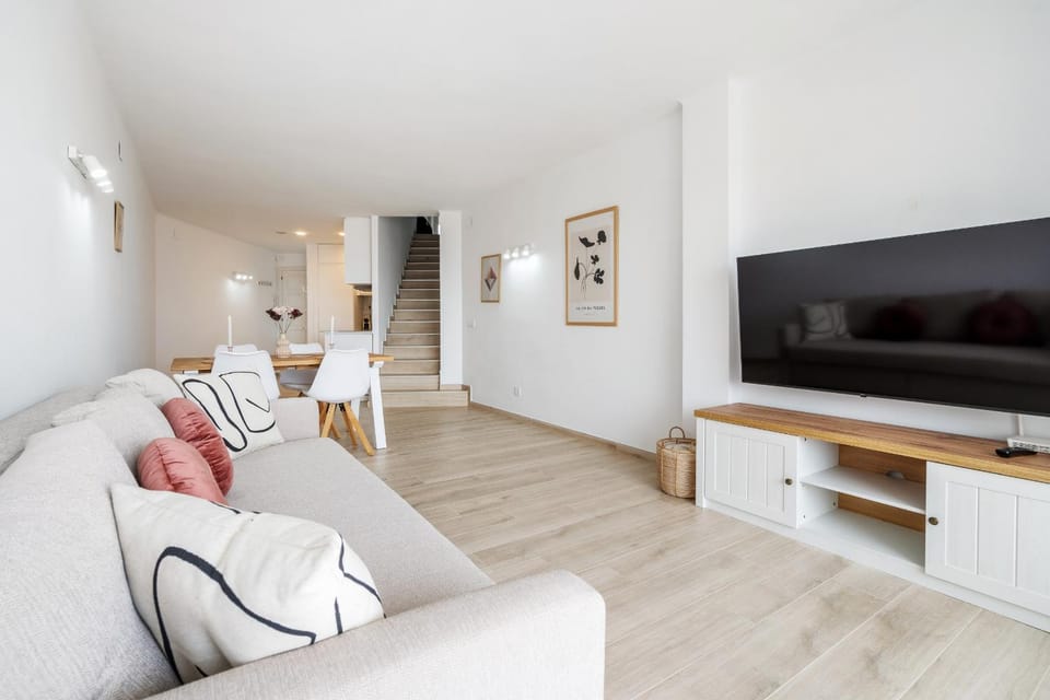 Communal lounge/ TV room, TV and multimedia, Living room