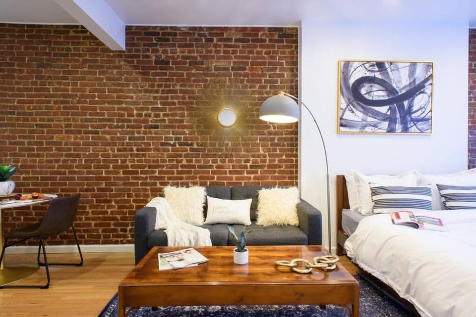 83-3W UES Central Park Newly Furnished XL Studio Apartment in Upper East Side
