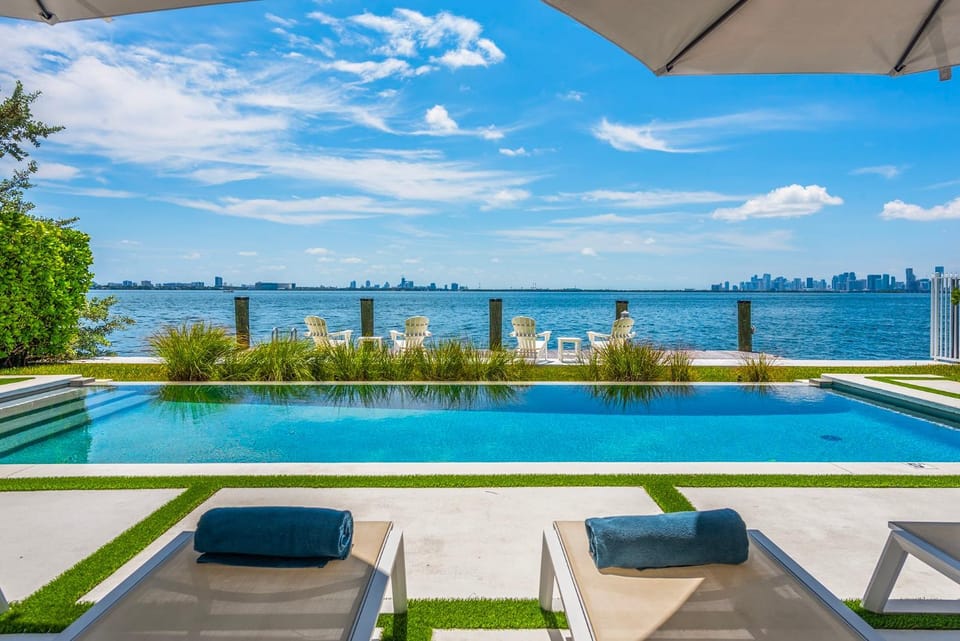 Day, Natural landscape, View (from property/room), Pool view, Sea view, Swimming pool
