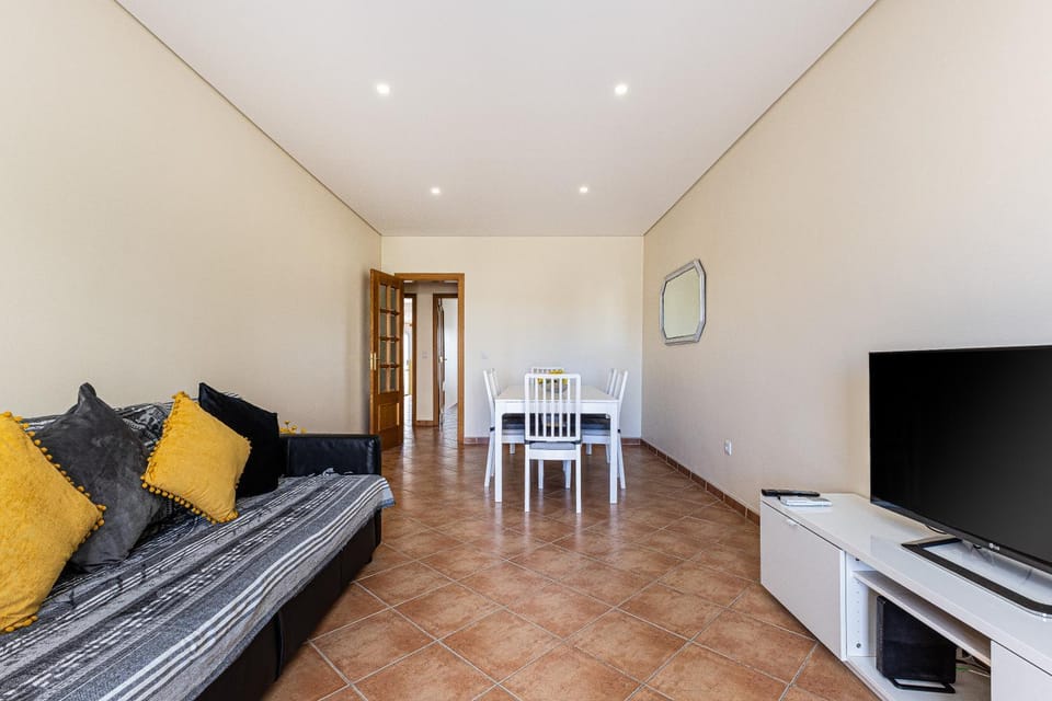 Communal lounge/ TV room, TV and multimedia, Dining area