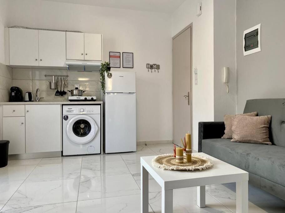 Stylish Apartment, Steps from the Beach - El Greco Apartments No 10 Apartment in Kos
