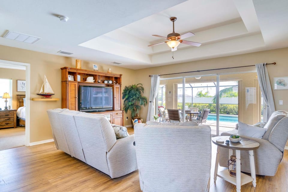 Saltwater Pool & Gas Grill: Cape Coral Oasis! Villa in Cape Coral