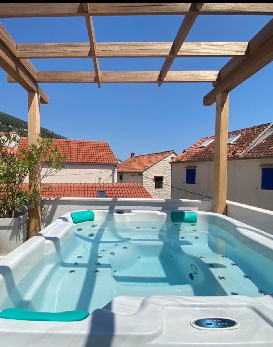 Day, Hot Tub