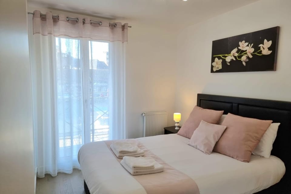Chez Lou et Dan 4P apartment with balcony elevator and secure parking House in Honfleur