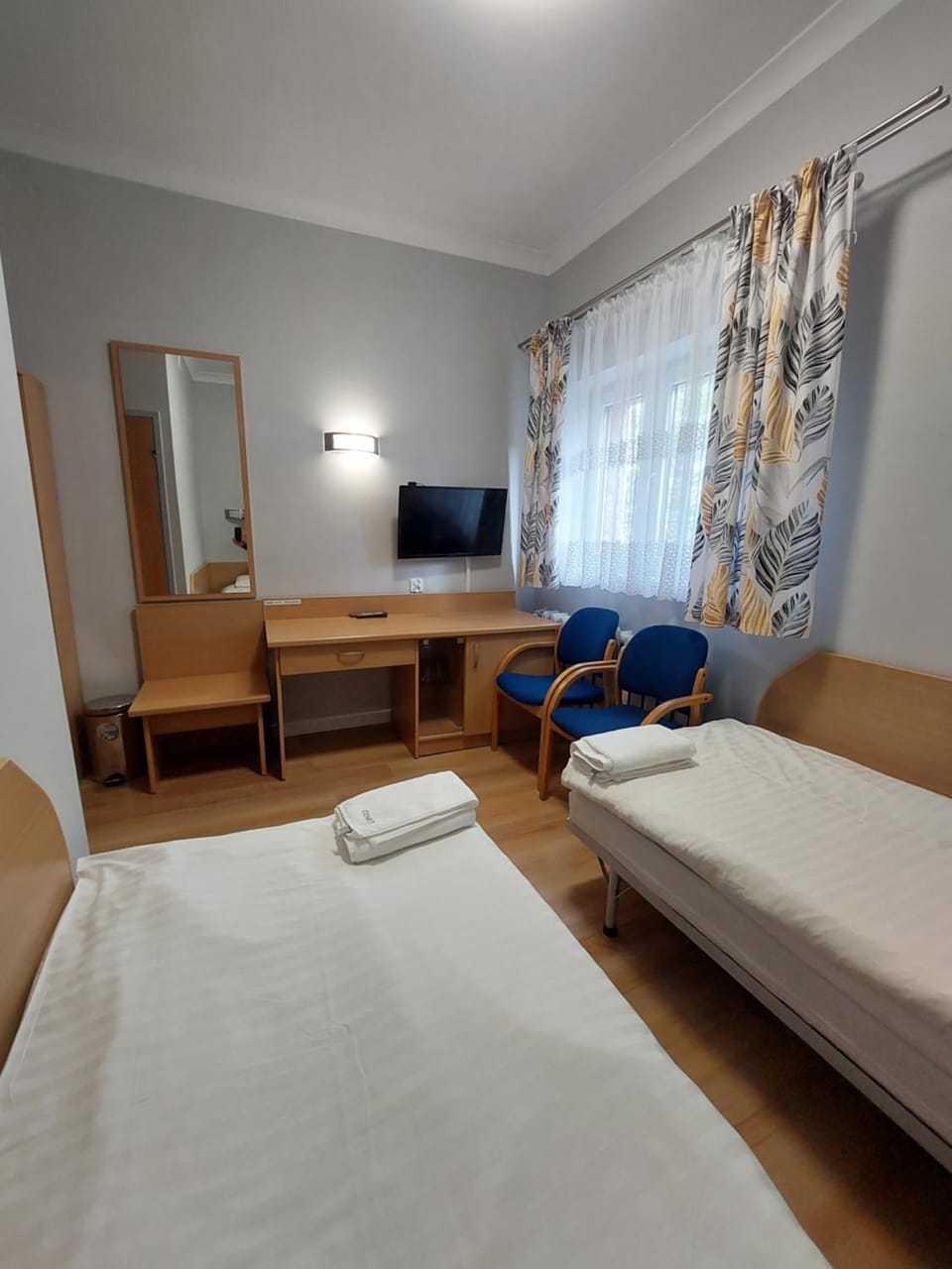 TV and multimedia, Photo of the whole room, hair dresser, towels