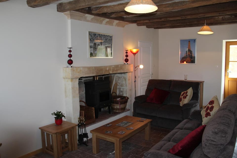 TV and multimedia, Living room, Seating area, fireplace