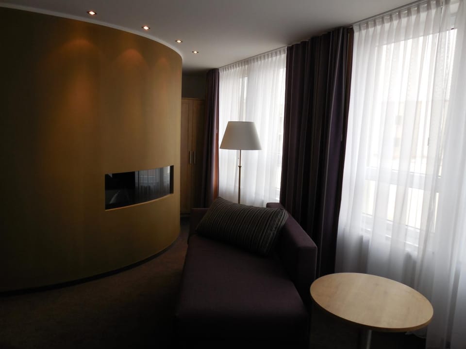 Day, Decorative detail