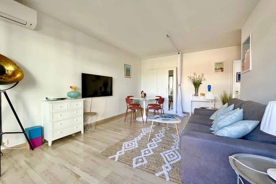 Beautiful flat with terrace near Croisette Apartment in Cannes