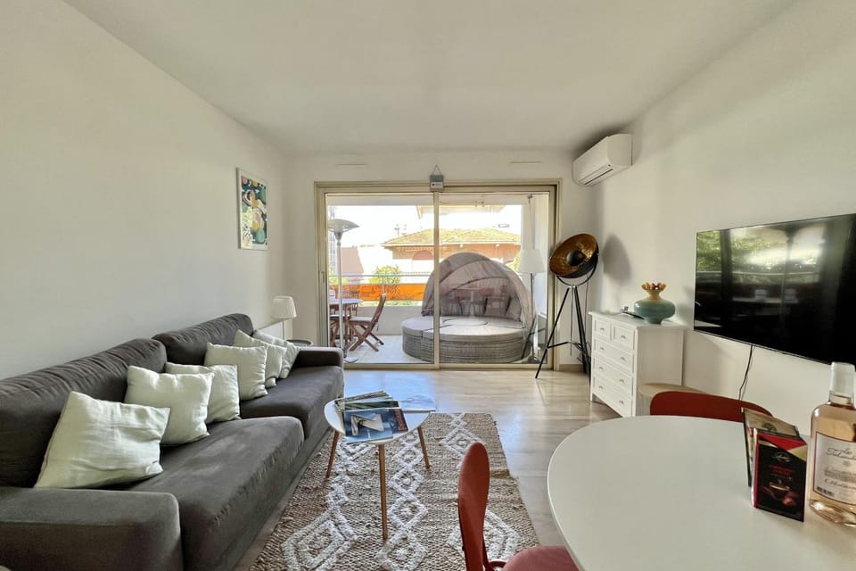Beautiful flat with terrace near Croisette Apartment in Cannes
