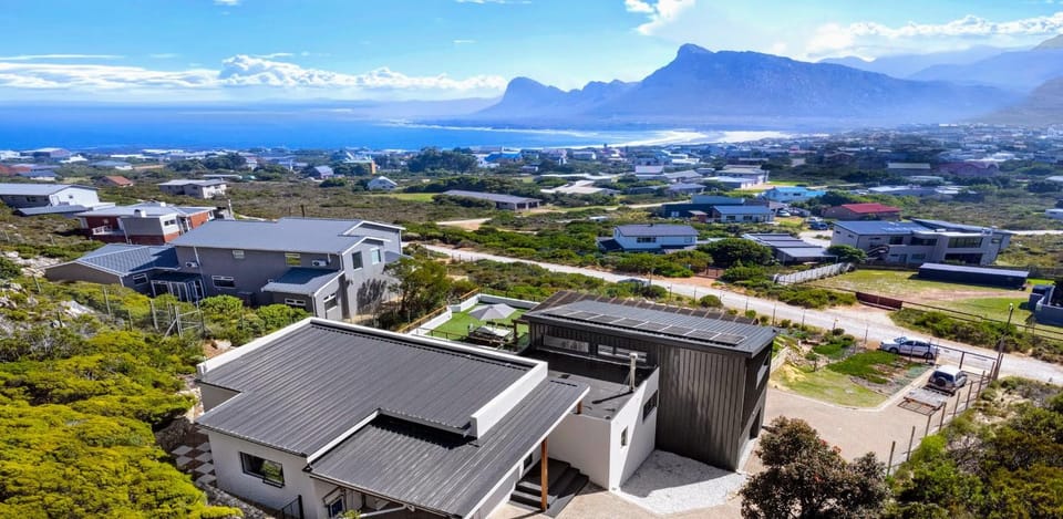 Bird's eye view, View (from property/room), Garden view, Landmark view, Landmark view, Mountain view, Mountain view, Sea view