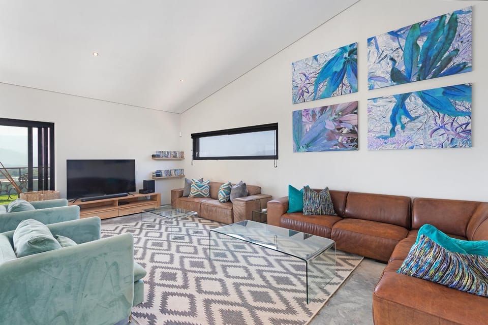 TV and multimedia, Lounge or bar, Family