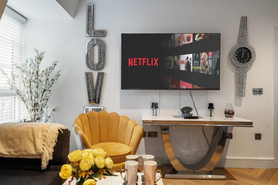 TV and multimedia, Living room, Seating area